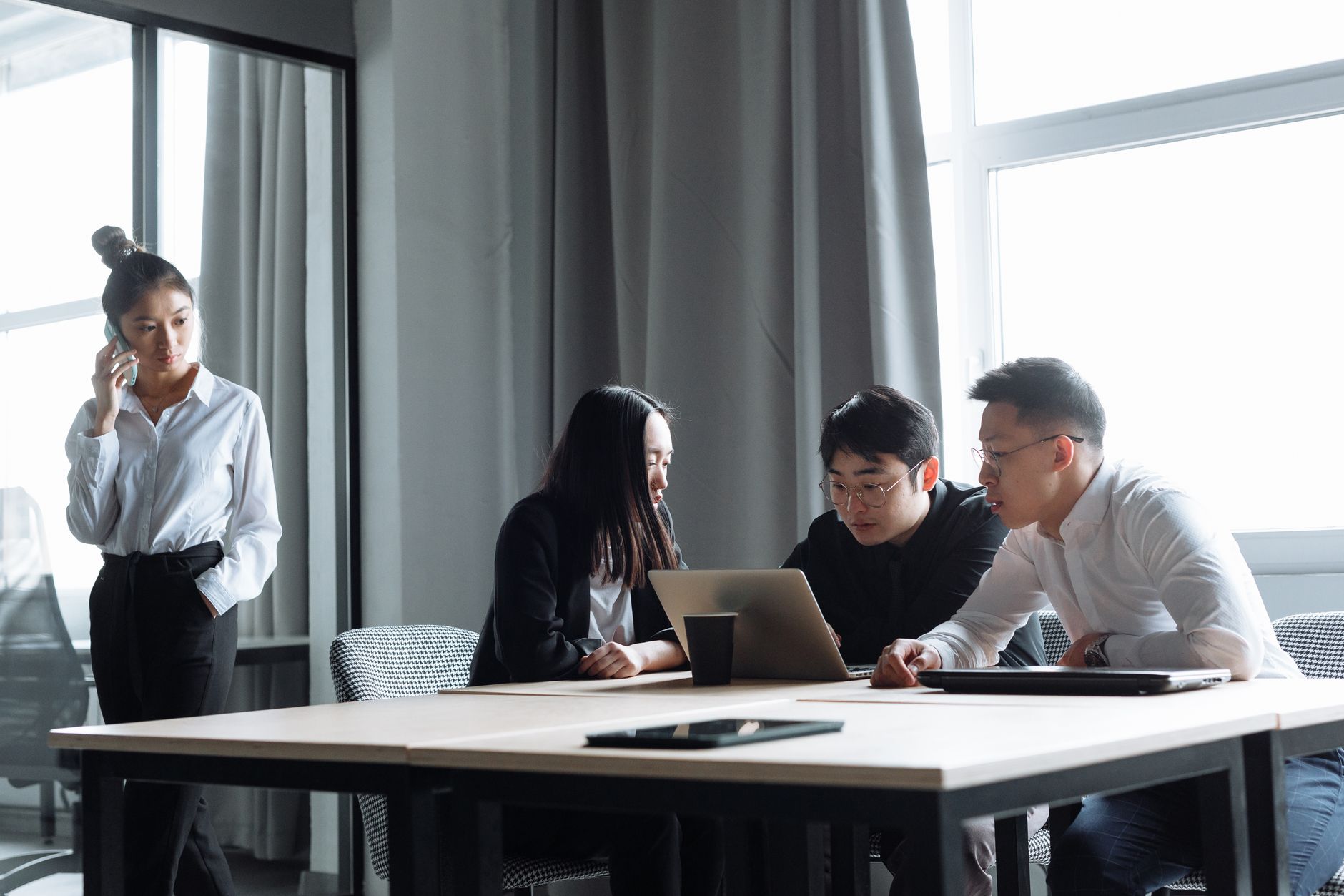 Enterprise IT team planning a combined data migration and integration project on a whiteboard